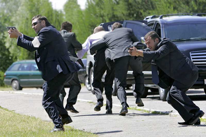 Agentes armados en la protección ejecutiva, ¿reducen o elevan el riesgo?