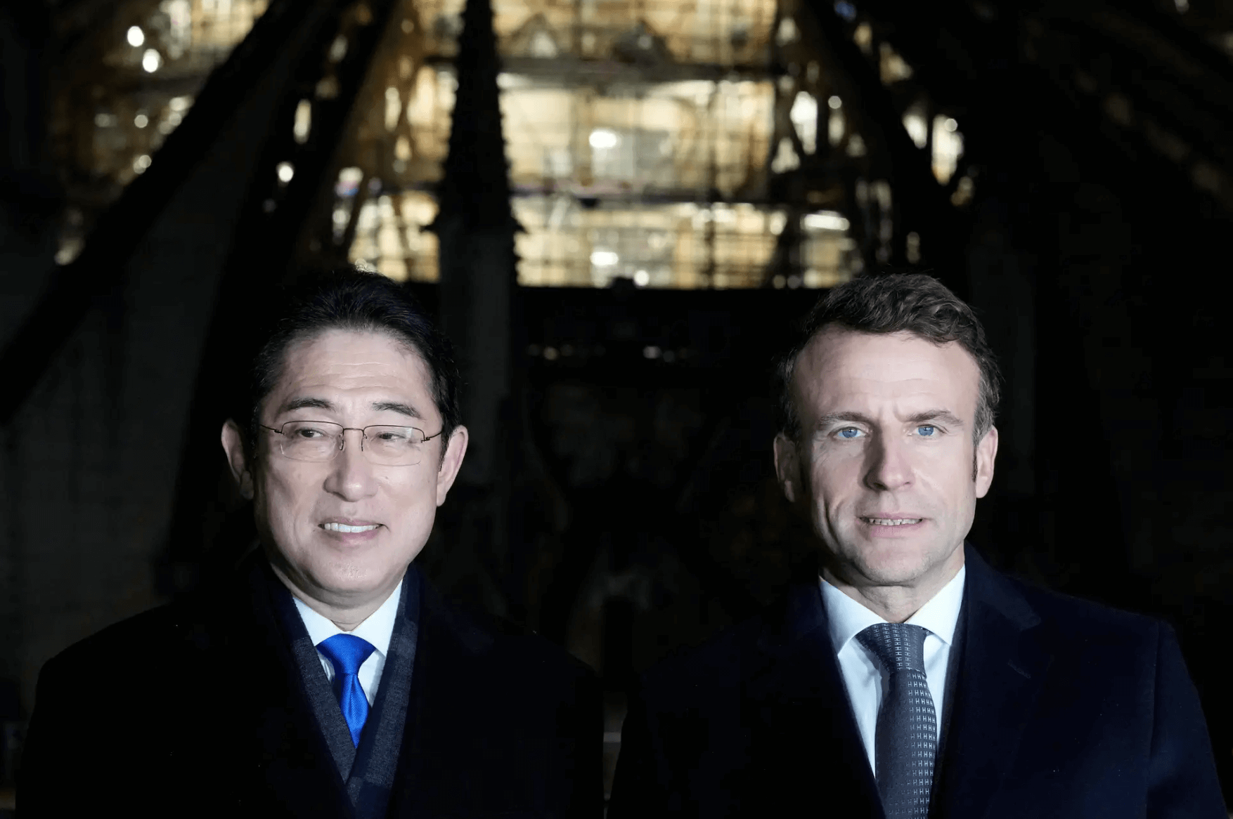Casos Macron y Kishida : La importancia del diseño operativo para una reacción eficaz